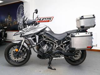 TRIUMPH TIGER 800 