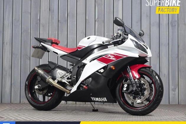 YAMAHA R6