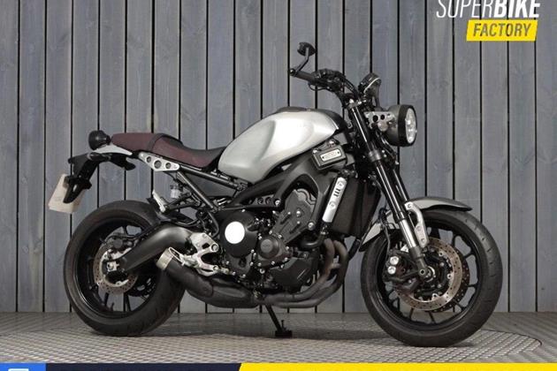 YAMAHA XSR900