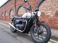 TRIUMPH STREET TWIN