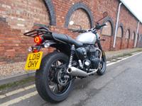 TRIUMPH STREET TWIN