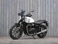 TRIUMPH STREET TWIN