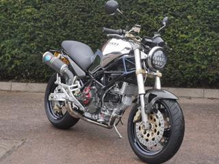 DUCATI MONSTER 900 