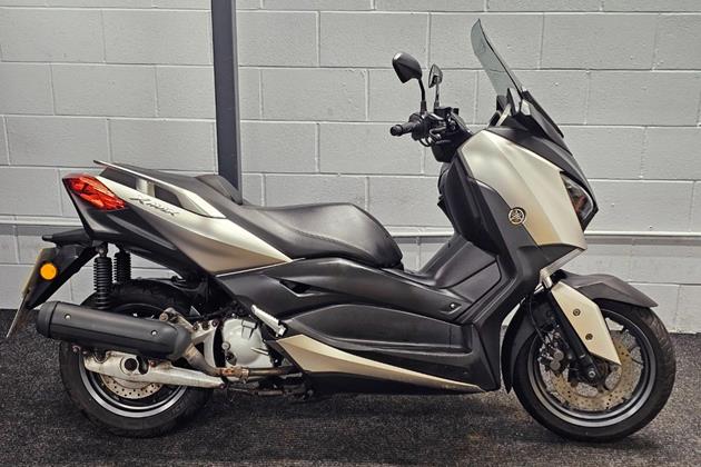 YAMAHA XMAX 125