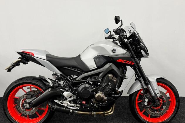 YAMAHA MT-09