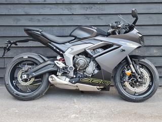 TRIUMPH DAYTONA 660 