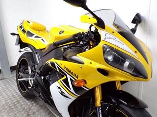 YAMAHA R1 