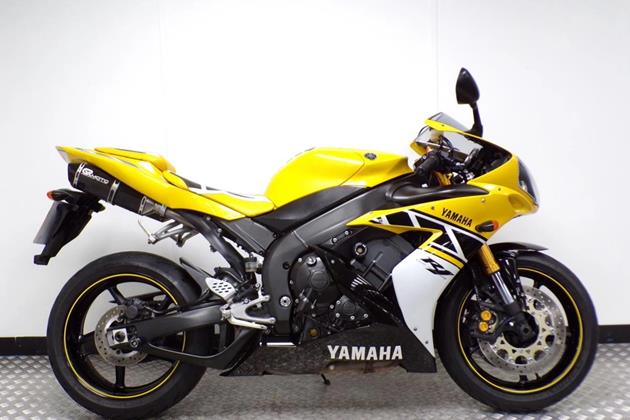 YAMAHA R1