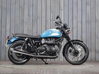 TRIUMPH BONNEVILLE 900