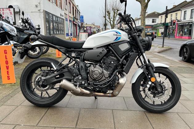 YAMAHA XSR700