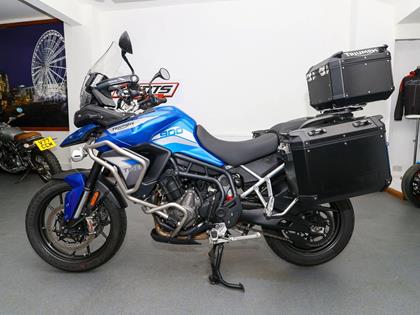 TRIUMPH TIGER 900