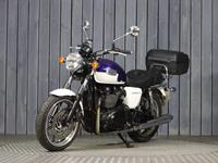 TRIUMPH BONNEVILLE 900