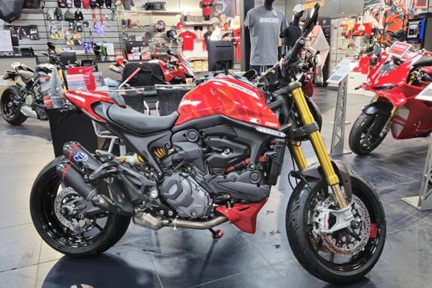 DUCATI MONSTER 937