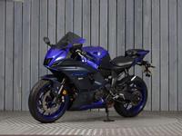 YAMAHA R7