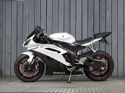 YAMAHA R6