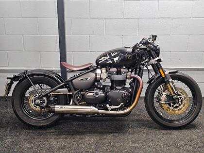 TRIUMPH BONNEVILLE BOBBER TFC