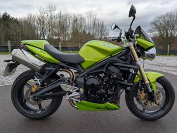 TRIUMPH STREET TRIPLE 675