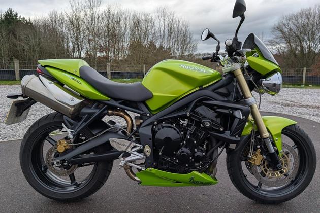 TRIUMPH STREET TRIPLE 675