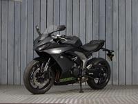 TRIUMPH DAYTONA 660