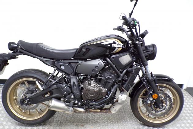 YAMAHA XSR700