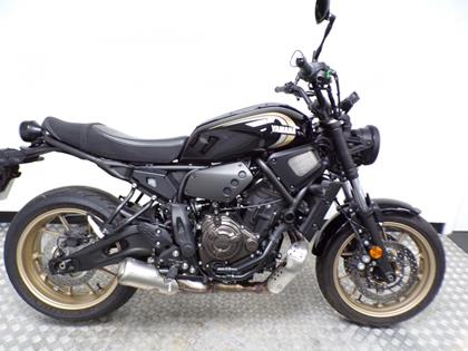 YAMAHA XSR700