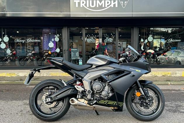 TRIUMPH DAYTONA 660