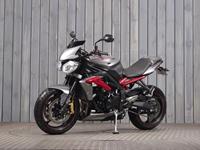 TRIUMPH STREET TRIPLE 675