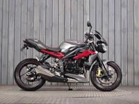 TRIUMPH STREET TRIPLE 675