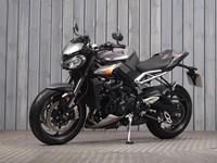 TRIUMPH STREET TRIPLE 765 RS