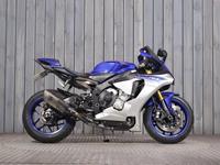 YAMAHA R1