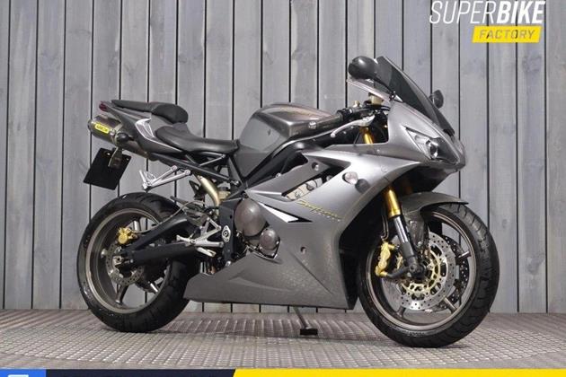 TRIUMPH DAYTONA 675