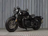 TRIUMPH BONNEVILLE BOBBER BLACK