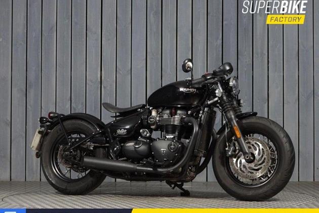 TRIUMPH BONNEVILLE BOBBER BLACK