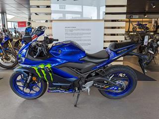 YAMAHA R3 