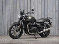 TRIUMPH STREET TWIN