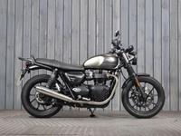 TRIUMPH STREET TWIN