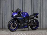 YAMAHA R7