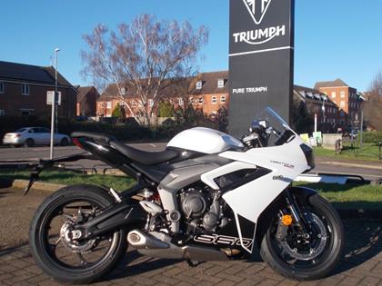 TRIUMPH DAYTONA 660