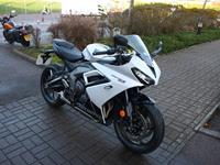 TRIUMPH DAYTONA 660