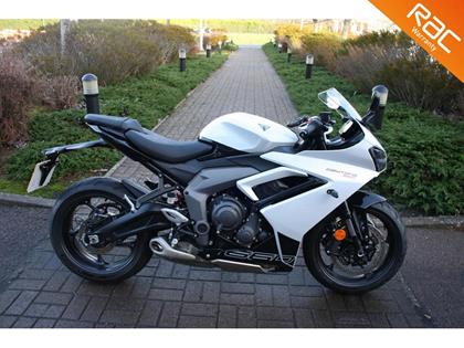 TRIUMPH DAYTONA 660