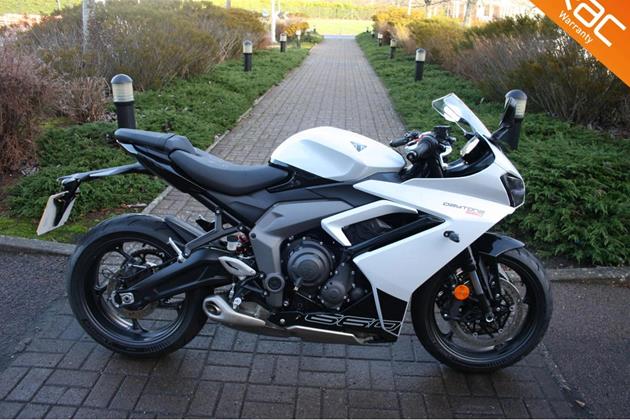 TRIUMPH DAYTONA 660