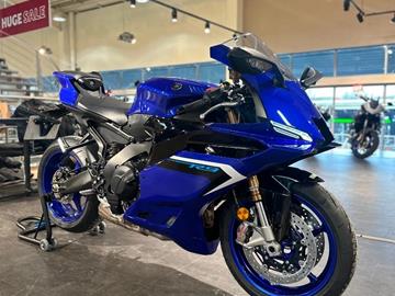 YAMAHA R9