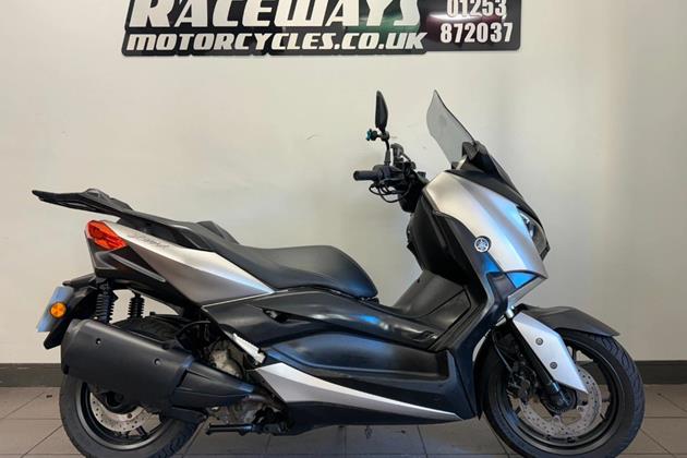 YAMAHA XMAX 300