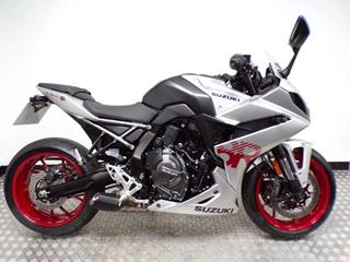 SUZUKI GSX-8R 