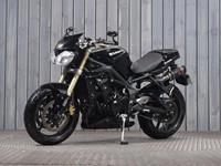 TRIUMPH STREET TRIPLE 675