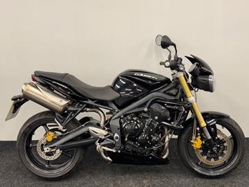 TRIUMPH STREET TRIPLE 675