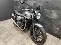 TRIUMPH STREET TWIN