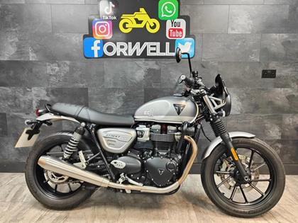 TRIUMPH STREET TWIN