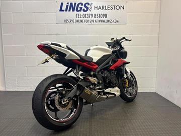 TRIUMPH STREET TRIPLE 675