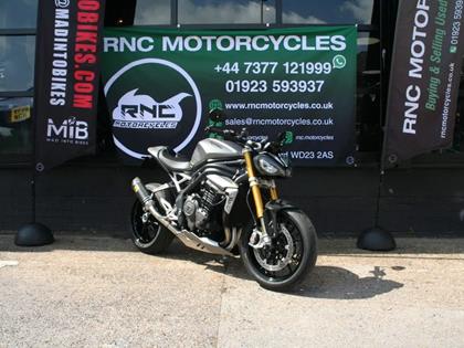 TRIUMPH SPEED TRIPLE 1200 RS